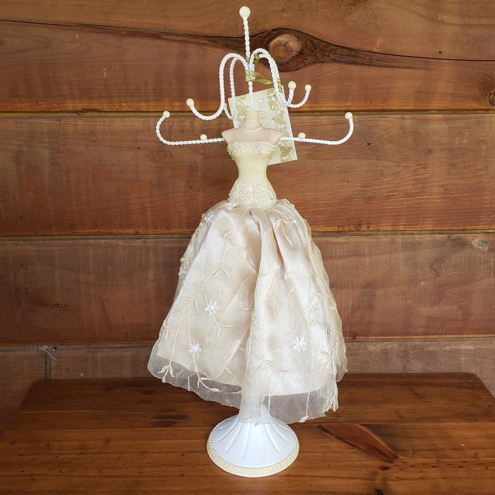 Olivia and Gracie lady jewelry holder